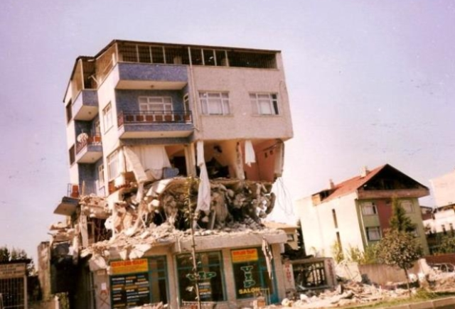 17 Ağustos depremi fotoğrafları, sözleri, mesajları! 17 Ağustos 1999 depremi ile ilgili paylaşılacak resimler, sözler ve mesajlar!