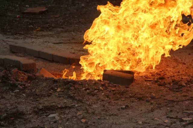 İki ayrı yangınla ilgili uzmanından tüm soru işaretlerine yanıt