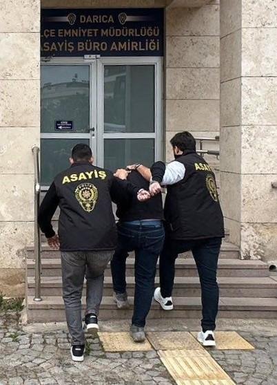 Polisi, "Emekli olduğunda bulacağım seni" diyerek tehdit etti, gözaltına alındı