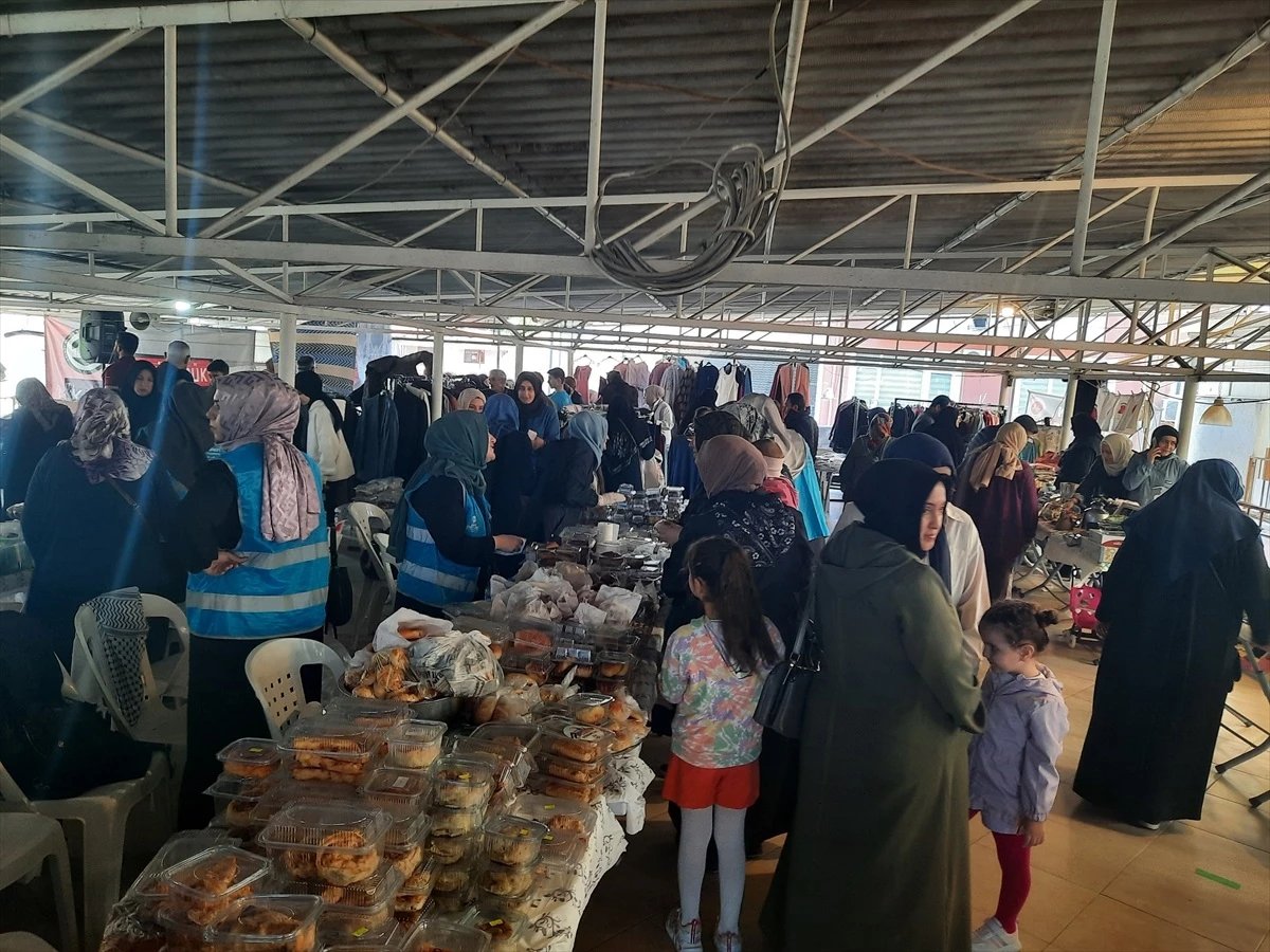  Gölcük’te Filistinlilere Yardım Kermesi Düzenlendi