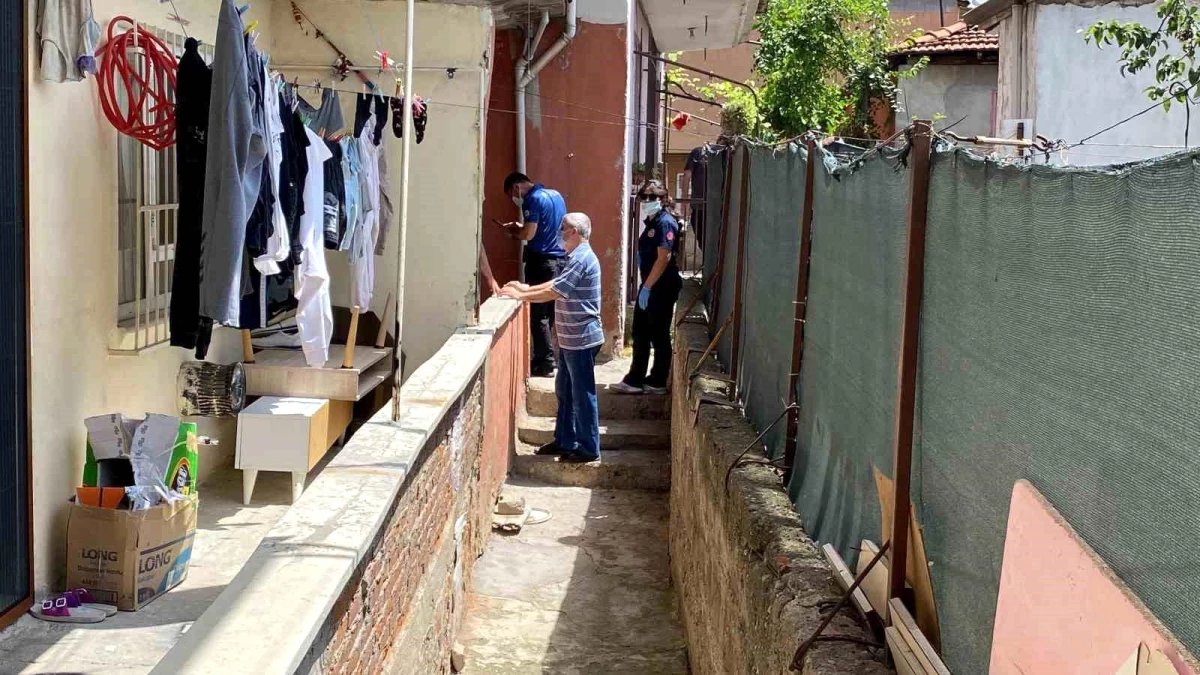 İzmit’te 4 gündür haber alınamayan yaşlı adamın cansız bedeni evinde bulundu