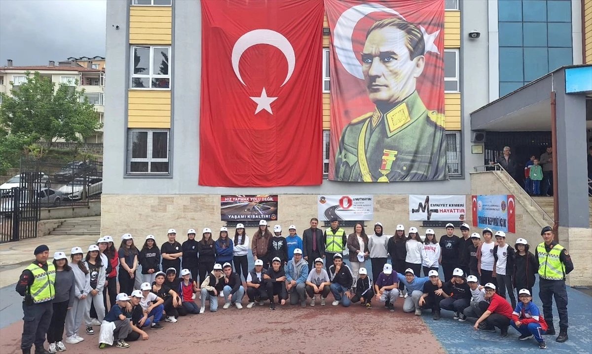 Karamürsel’de Öğrencilere Trafik Eğitimi Verildi