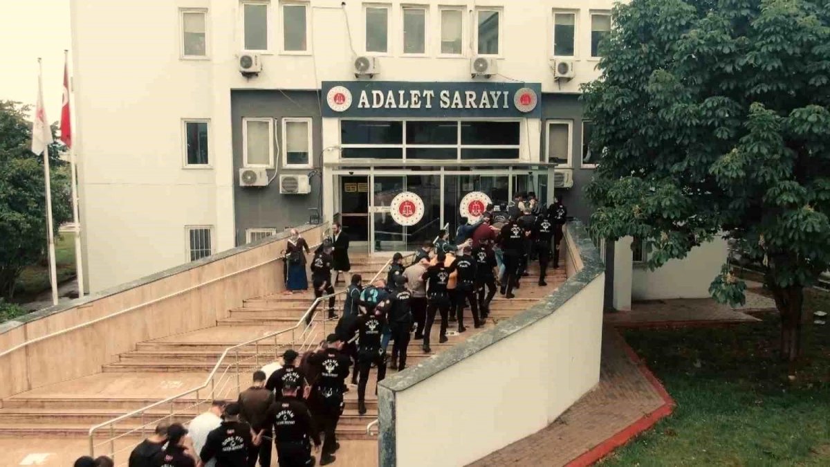 Kocaeli Merkezli Operasyonda 21 Göçmen Kaçakçısı Tutuklandı