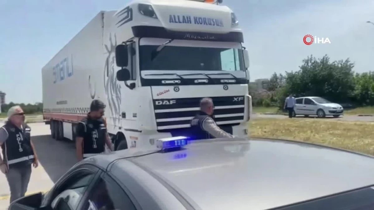 TEM Otoyolu’nda 1 milyon 540 bin içi dolu makaron ele geçirildi