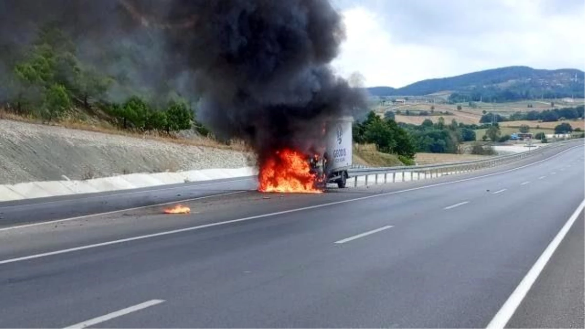 İzmit’te Kamyonet Alevlere Teslim Oldu
