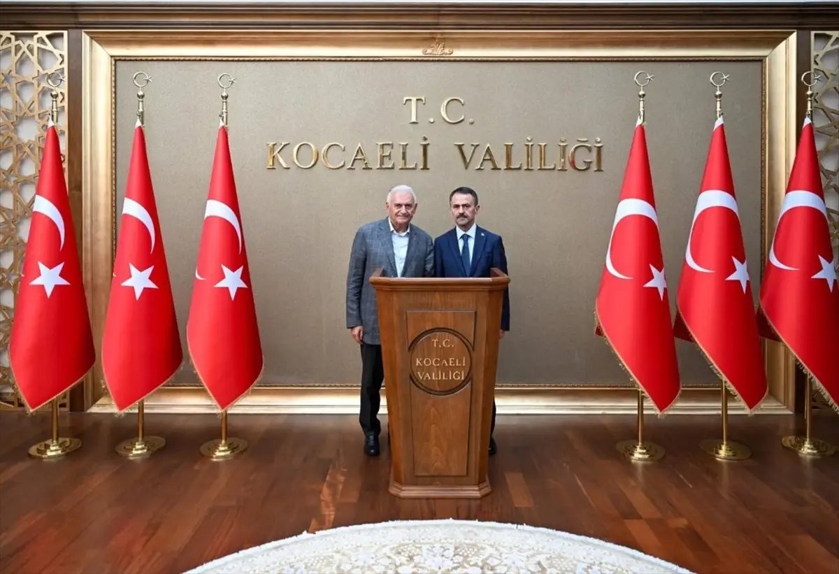 Binali Yıldırım, Kocaeli Valisi İlhami Aktaş’ı ziyaret etti