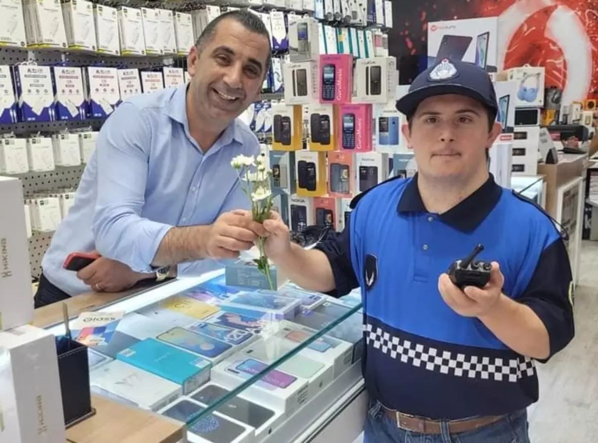 Down sendromlu genç bir günlüğüne zabıta oldu