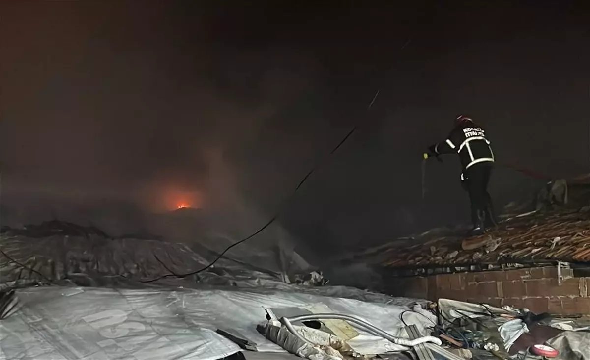 Gebze’de çıkan yangında 5 gecekondu hasar gördü