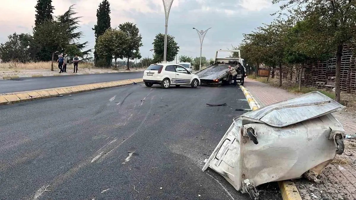 Gebze’de Otomobil Çöp Konteynerine Çarptı: 1 Yaralı