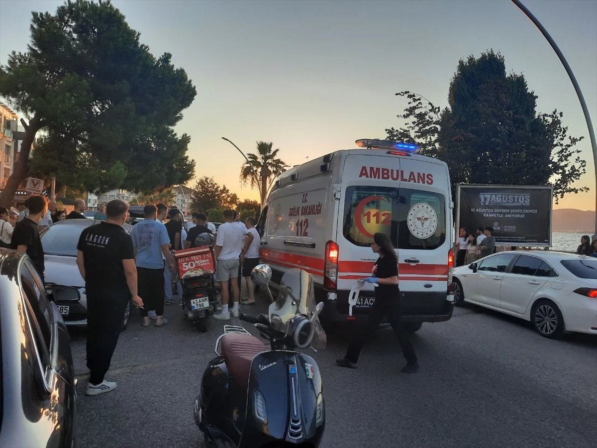 Gölcük’te park halindeki araca çarpan motosiklet sürücüsü yaralandı