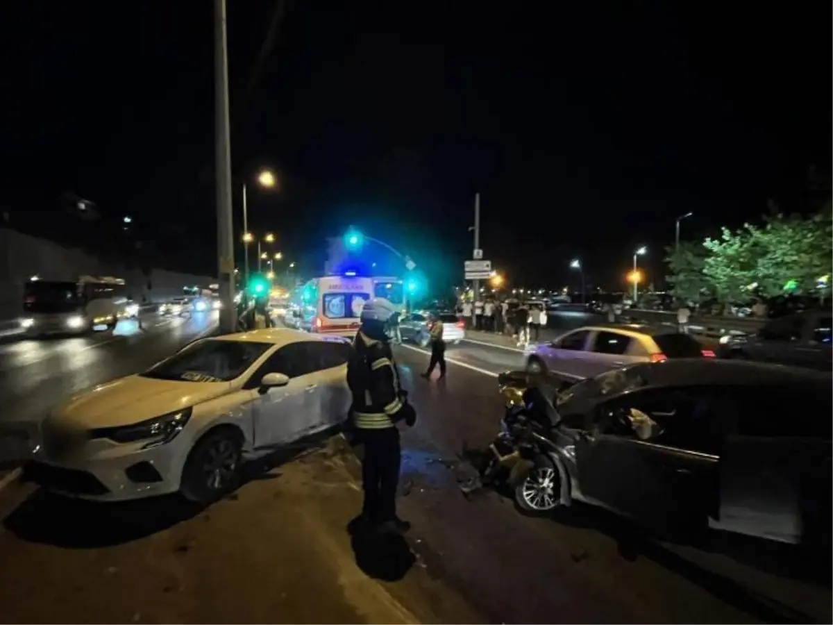 Gölcük’te Zincirleme Trafik Kazası: 3 Yaralı