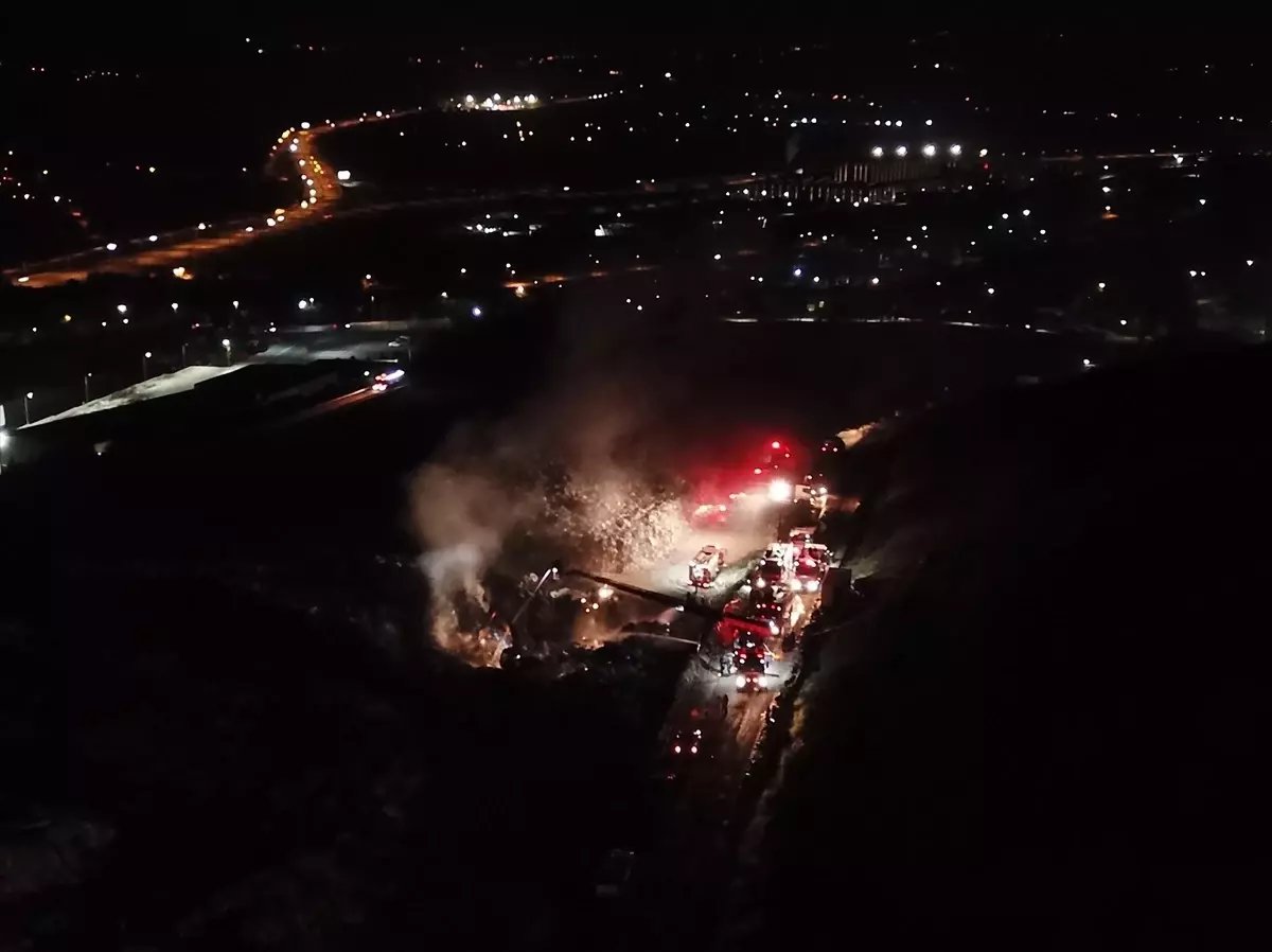 İzmit’te Atık Depolama Sahasında Yangın Çıktı