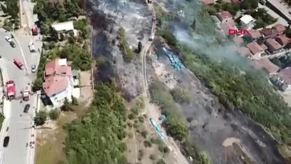 İzmit’te Evlere Sıçramadan Yangın Kontrol Altına Alındı