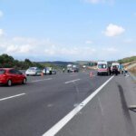 Kuzey Marmara Otoyolu’nda TIR’ın hafif ticari araca çarpması sonucu kadın yaralandı