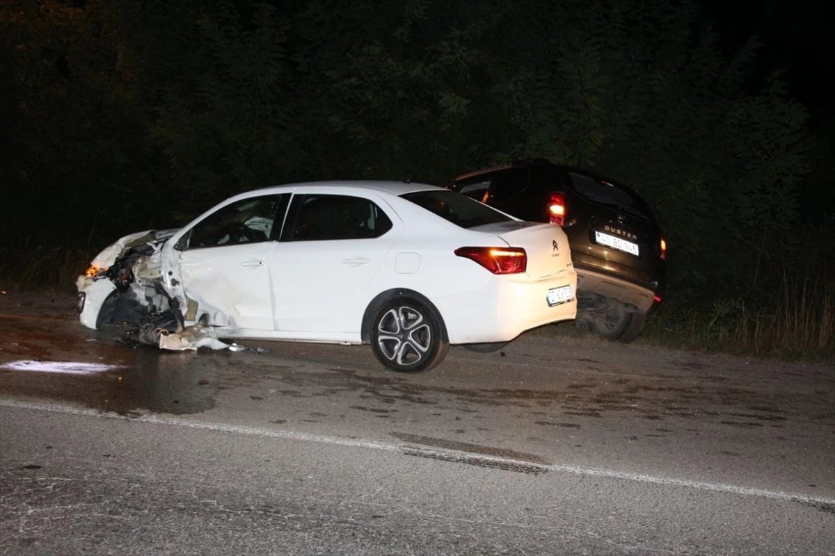 Kandıra’da 4 aracın karıştığı trafik kazasında 7 kişi yaralandı