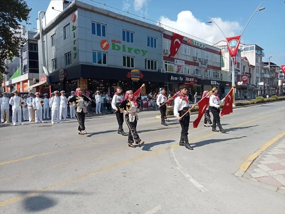 Karamürsel ve Gölcük’te Zafer Bayramı törenleri düzenlendi