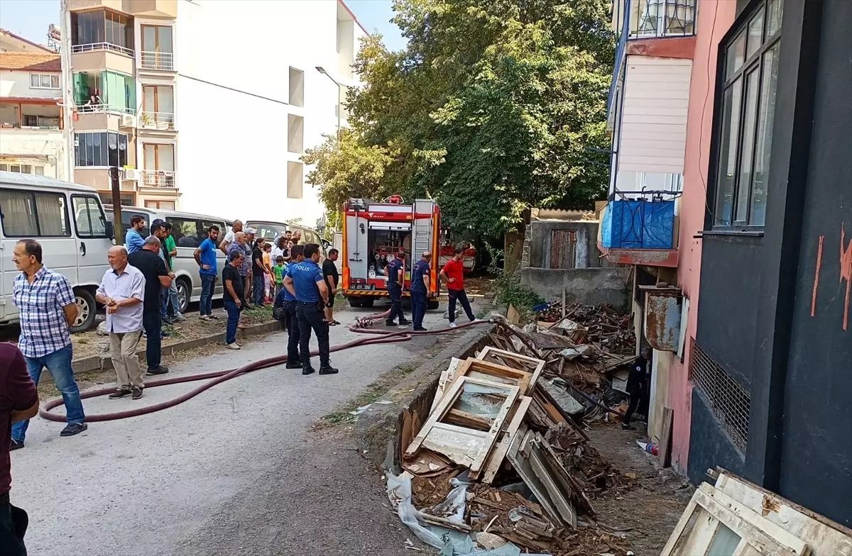 Karamürsel’de bir depoda çıkan yangın hasara neden oldu