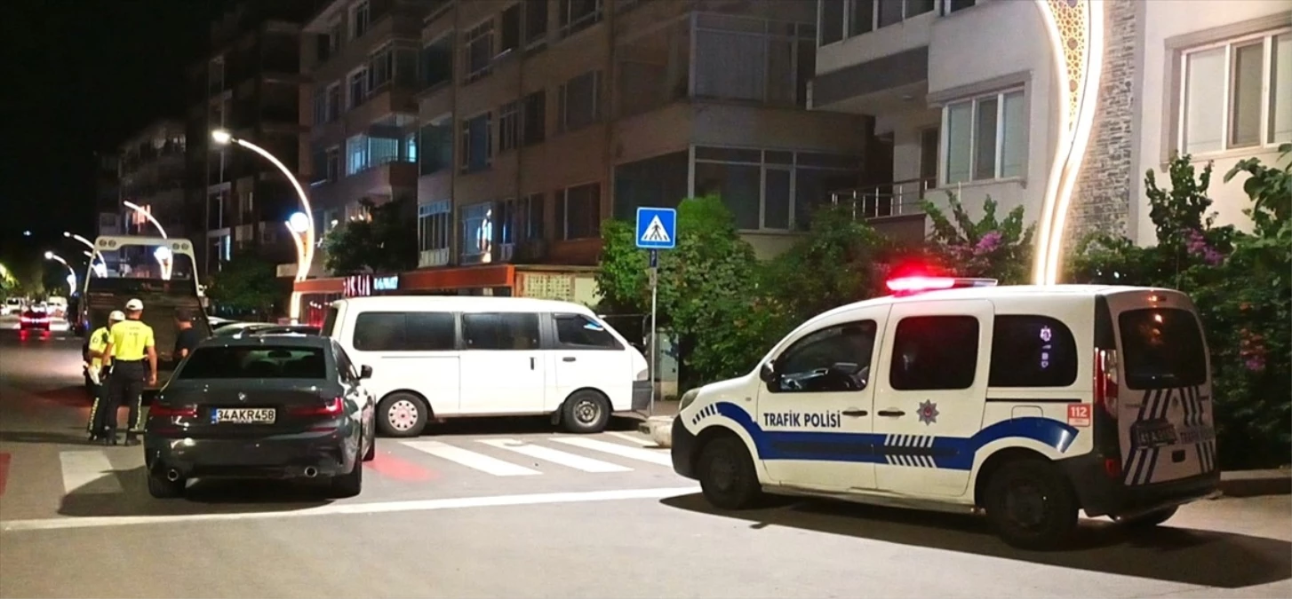  Karamürsel’de sürücü polis kontrol noktasında otomobili terk ederek kaçtı