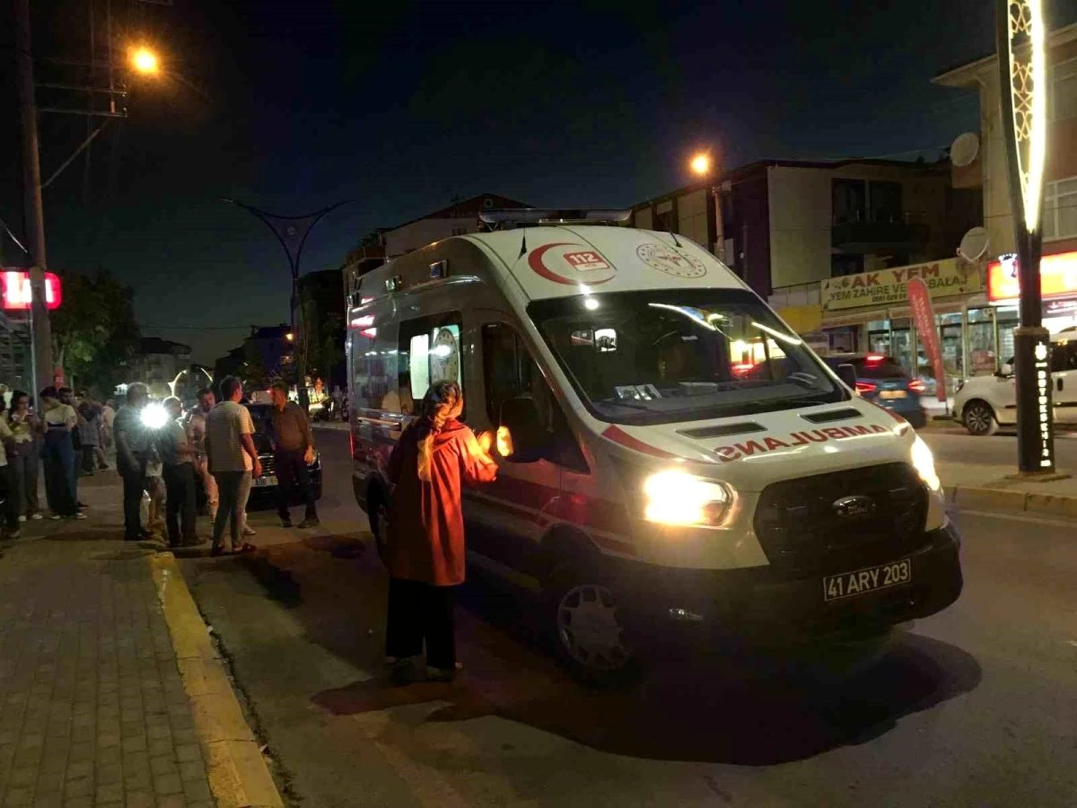 Kocaeli’de aracını park etmek isteyen sürücü 2 çocuğa çarptı