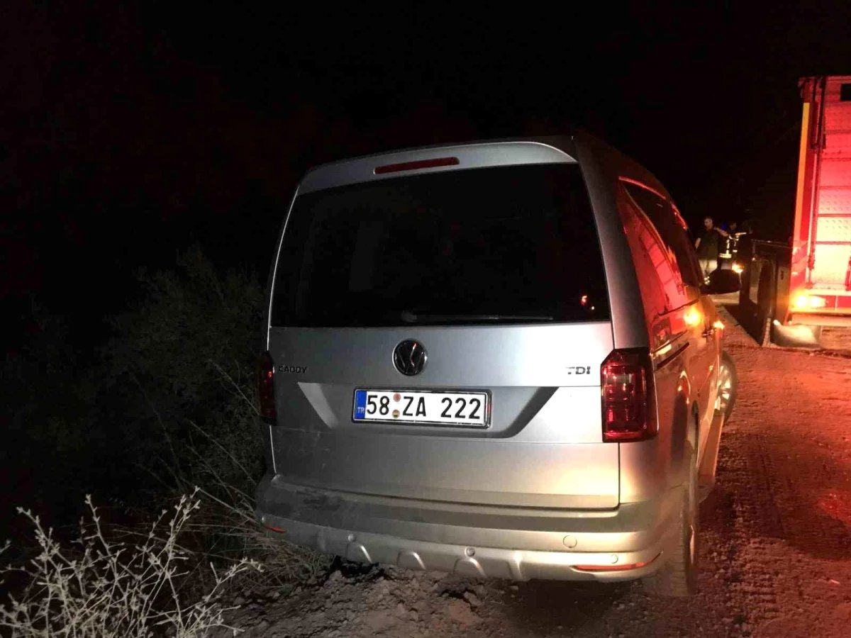 Kocaeli’de kaza: Araç uçurumda asılı kaldı, sürücü ağır yaralandı