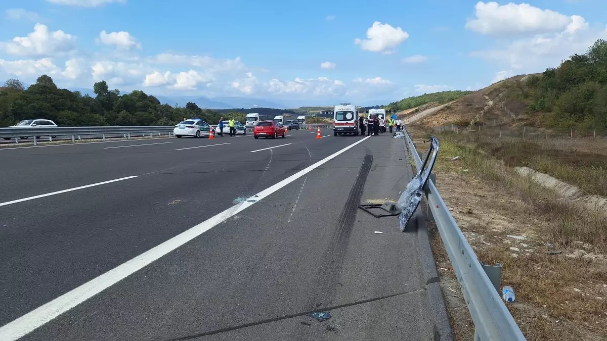 Kocaeli’de TIR’ın Çarptığı Araçtan Düşen Kadın Yaralandı