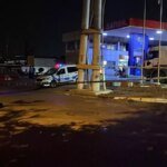 Kırmızı ışıkta araçta bekleyenler arasında bıçaklı kavga: 4 yaralı