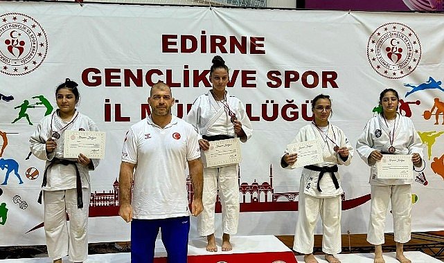 İzmir Büyükşehir’in altın kızları