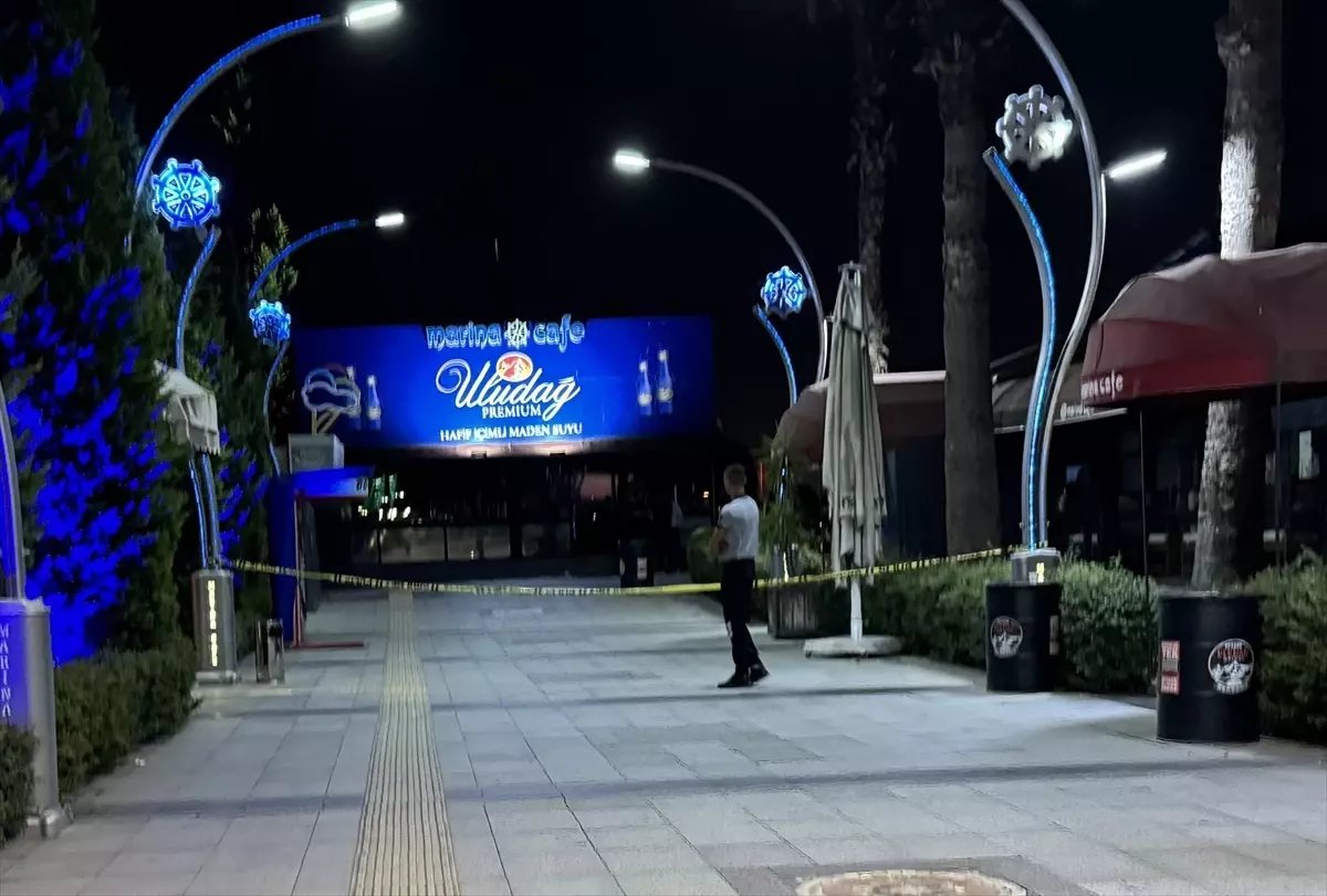 İzmit’teki kafede çıkan silahlı kavgada 2 kişi hayatını kaybetti