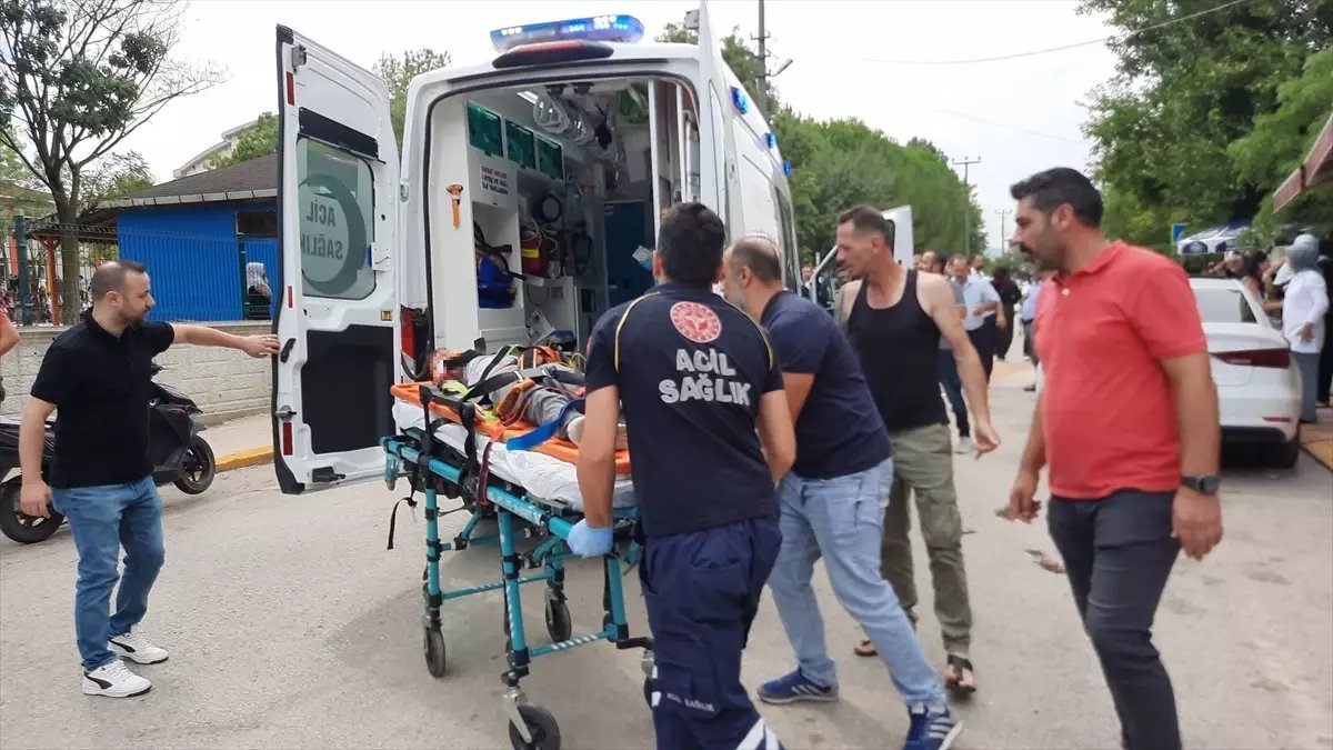 Kartepe’de Otomobilin Çarptığı Bisikletli Çocuk Ağır Yaralandı