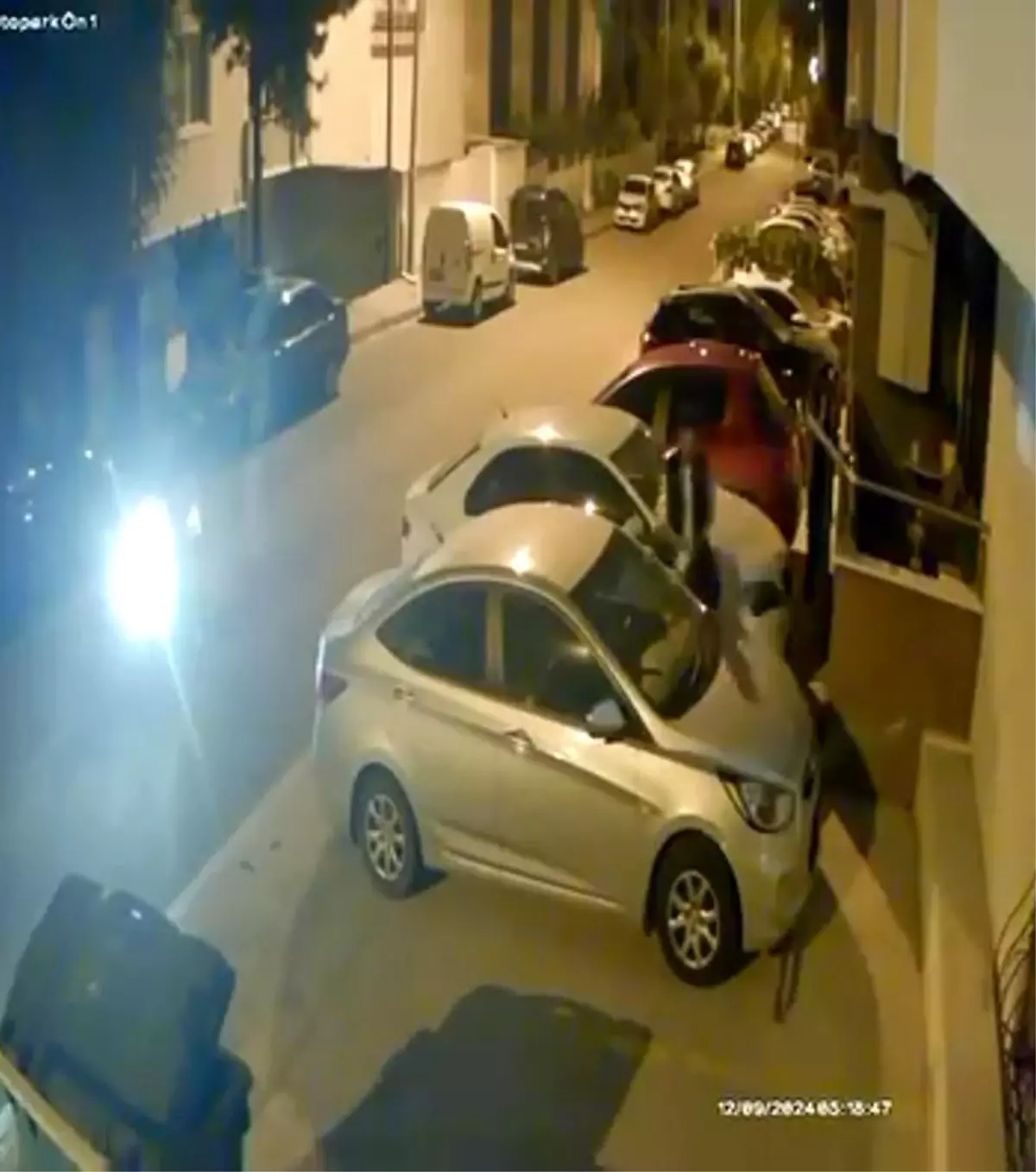 Kocaeli’de Motosikletli Hırsızlar Balkondaki Kıyafetleri Çaldı