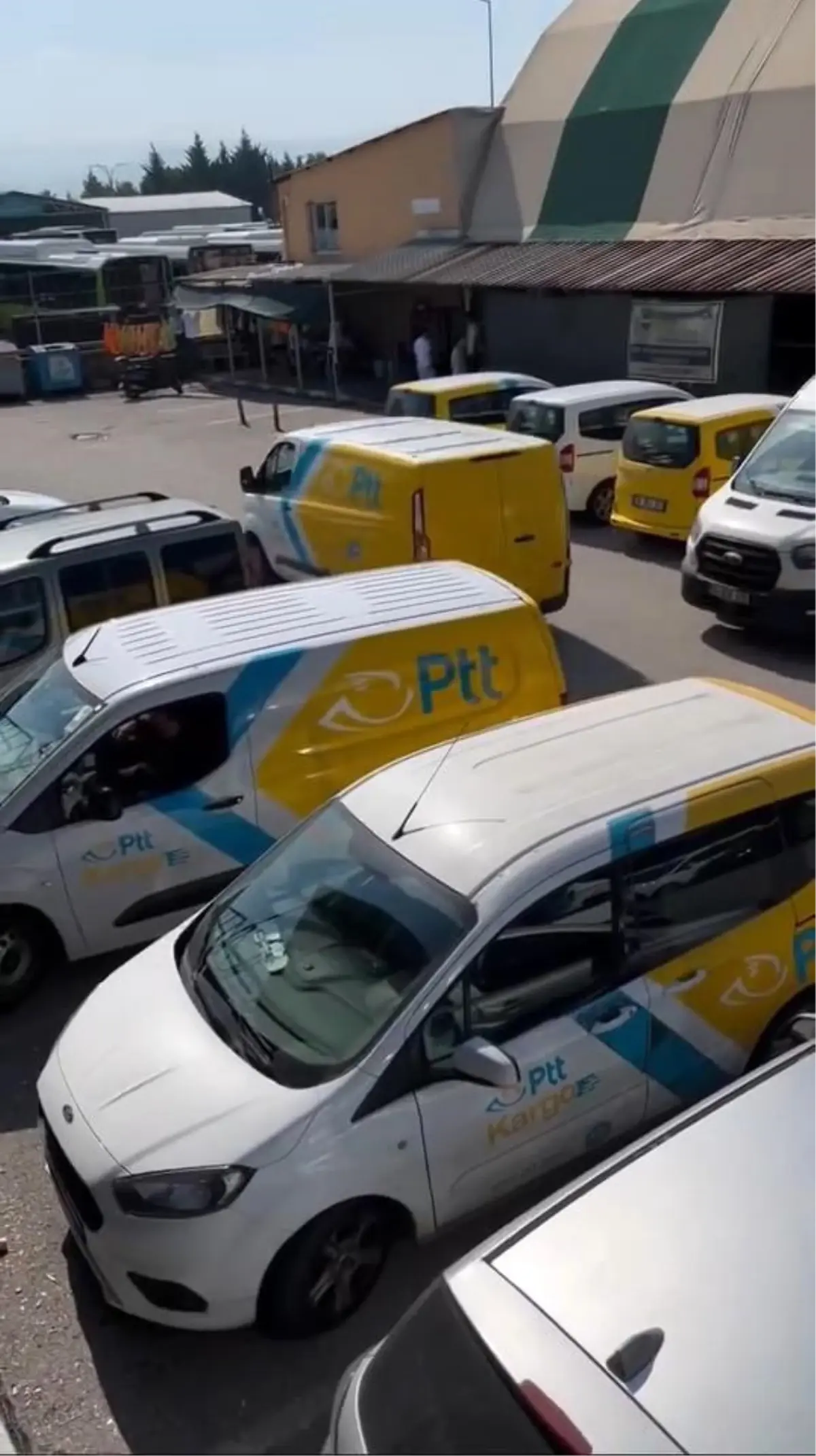 Kocaeli’de PTT Çalışanlarının Turnuva İçin Kurum Araçlarıyla Gelmesi Tepki Çekti
