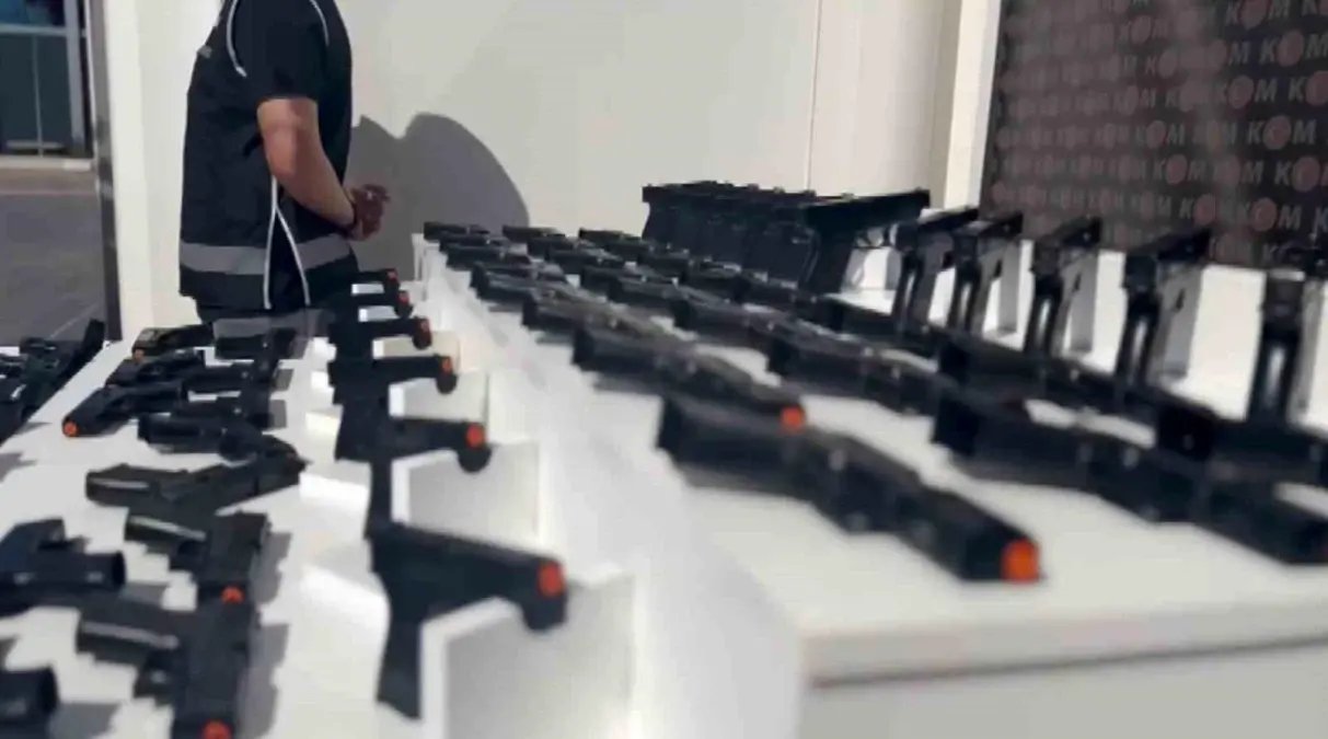 Kocaeli’de Silah Kaçakçılığı Operasyonu: 101 Ruhsatsız Tabanca Ele Geçirildi