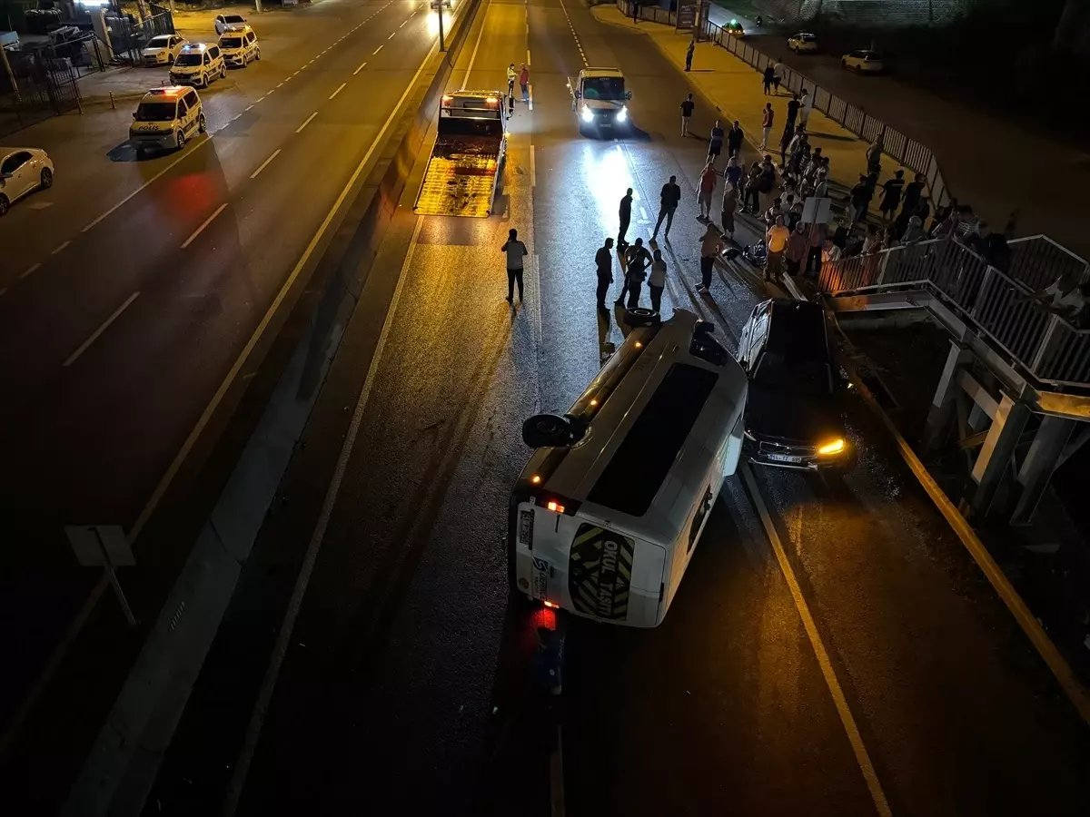 Kocaeli’nde İşçi Servisi ile Otomobil Çarpıştı, 7 Yaralı