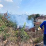 Motosikletten savrulan 2 kişi yaralandı