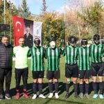 Kocaeli’de Motosiklet Kazası: Yaya ve Sürücü Ağır Yaralandı