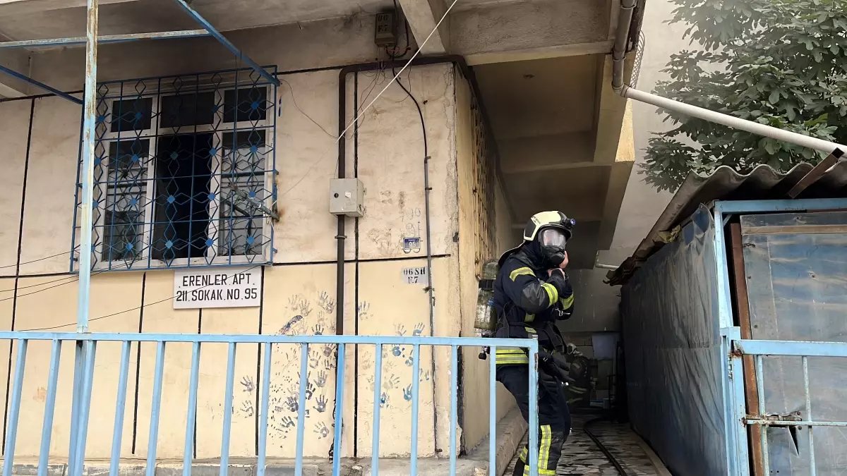 Çayırova’da 5 Katlı Binada Yangın: 8 Kişi Dumandan Etkilendi
