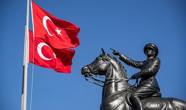  İzmir’de en büyük bayrama en görkemli kutlama