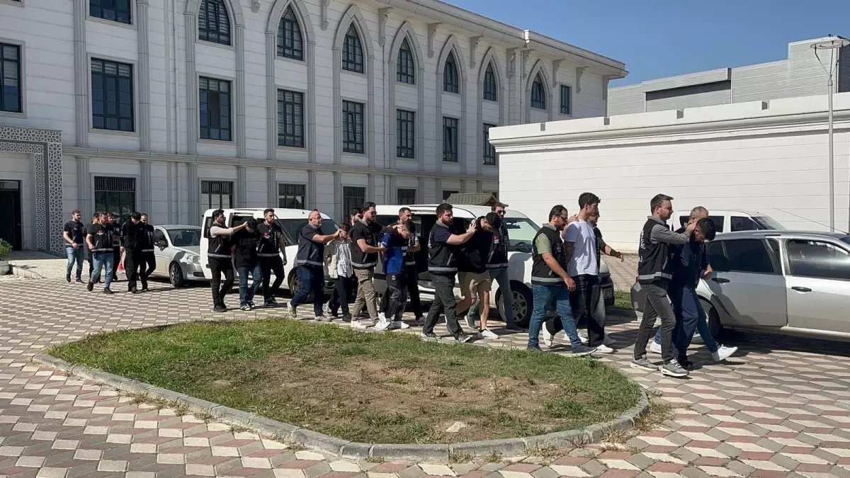 İzmit’teki Silahlı Saldırıda 4 Kişi Yaralandı, 8 Şüpheli Yakalandı