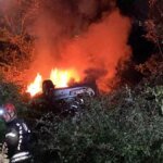 Takla Atan Otomobil Alev Alev Yandı, Sürücü ve Eşi Pencereden Kurtuldu