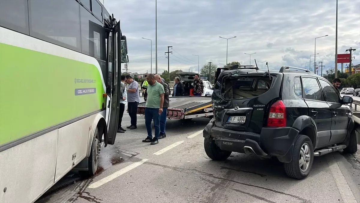 Kocaeli’de Halk Otobüsü Cip ile Çarpıştı: Bir Yaralı