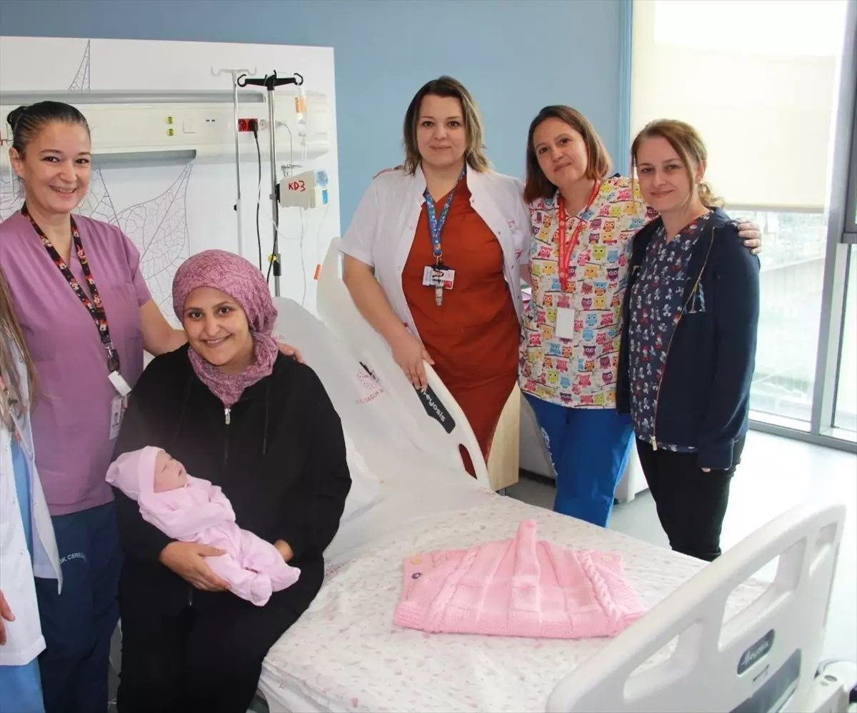 Kocaeli’de Karnında Kitleyle Doğan Bebek Ameliyatla Kurtarıldı