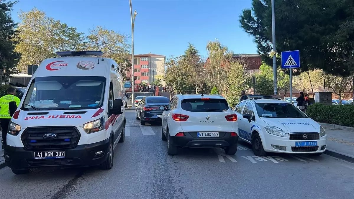 Kocaeli’nde Otobüsün Çarptığı Kadın Yaralandı
