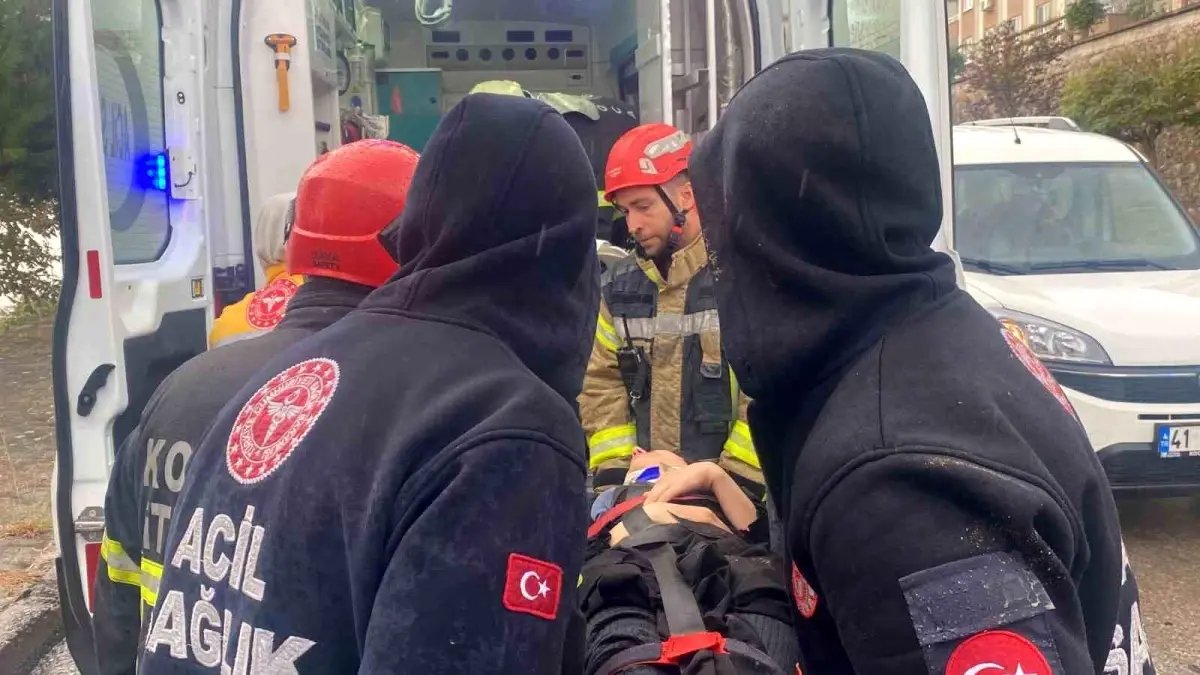 Sağanak Yağış Sonrası Trafik Kazası: İki Yaralı