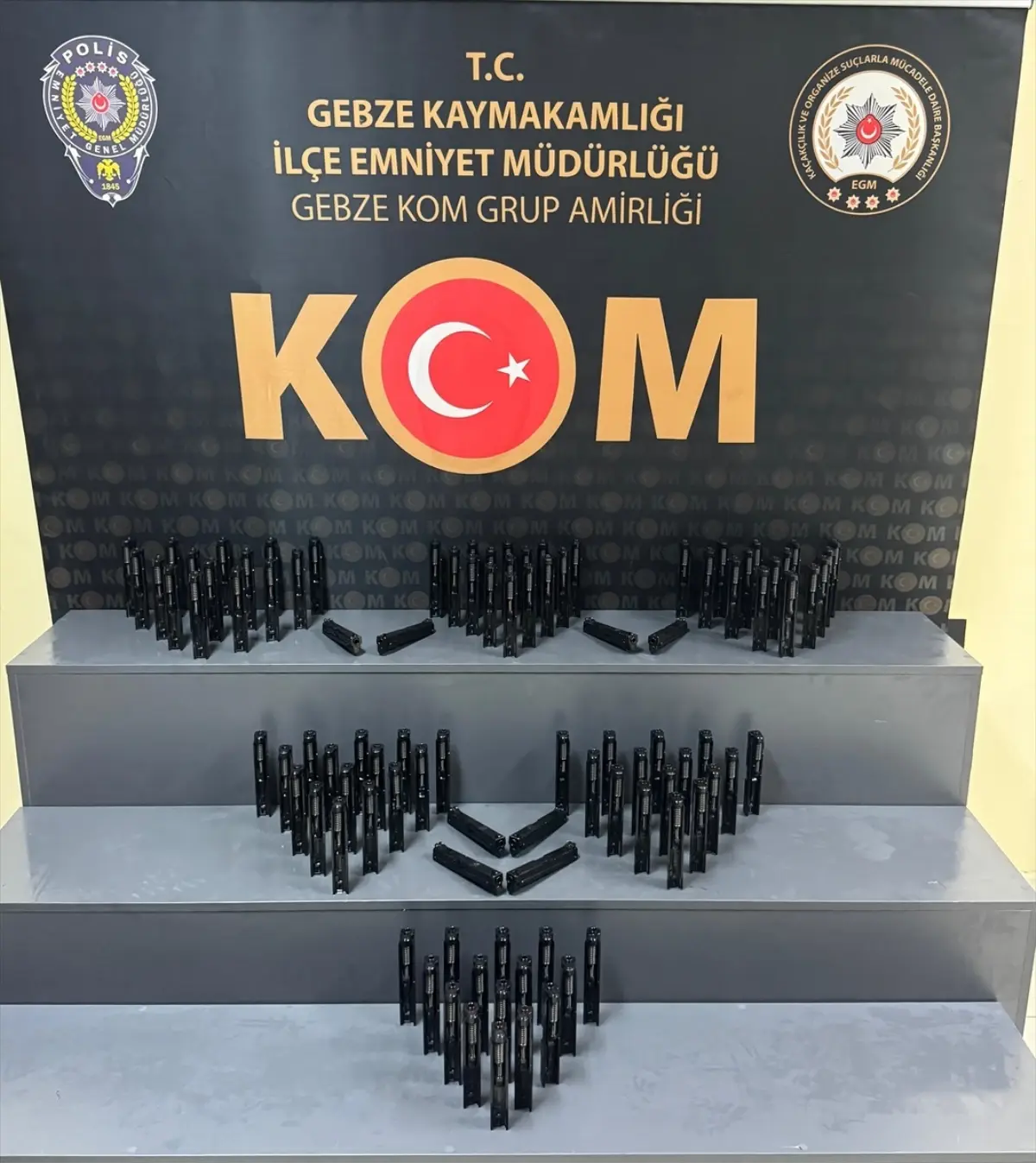 Kocaeli’de Silah Kaçakçılığı Operasyonu: 98 Tabanca Sürgü Takımı Ele Geçirildi