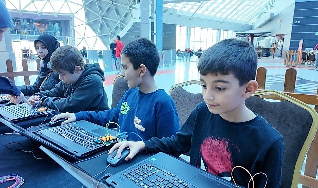 Öğrenciler Ara Tatilde Konya Bilim Merkezi’nde Dijital Dünyayı Keşfetti