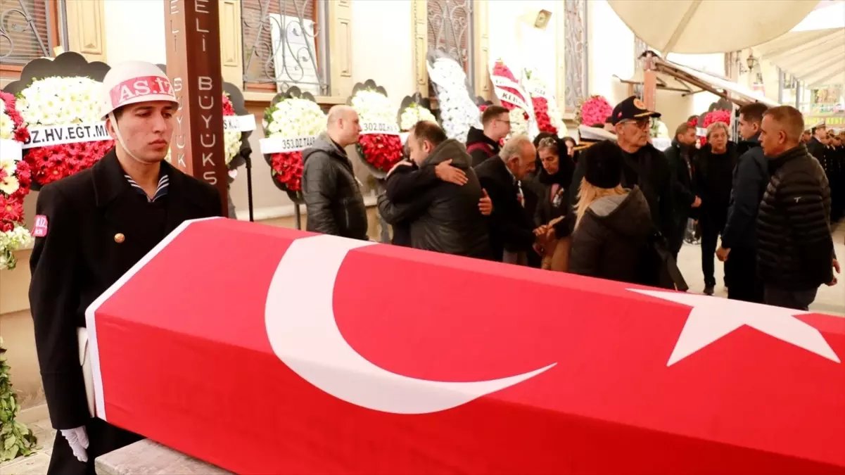 Ambulans Helikopter Kazasında Hayatını Kaybeden Pilot Tamer Gönül’ün Cenazesi Toprağa Verildi