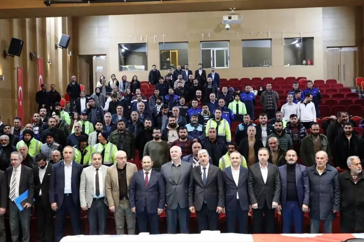 Dilovası’nda İşçiler Toplu Sözleşmeyi Halaylarla Kutladı