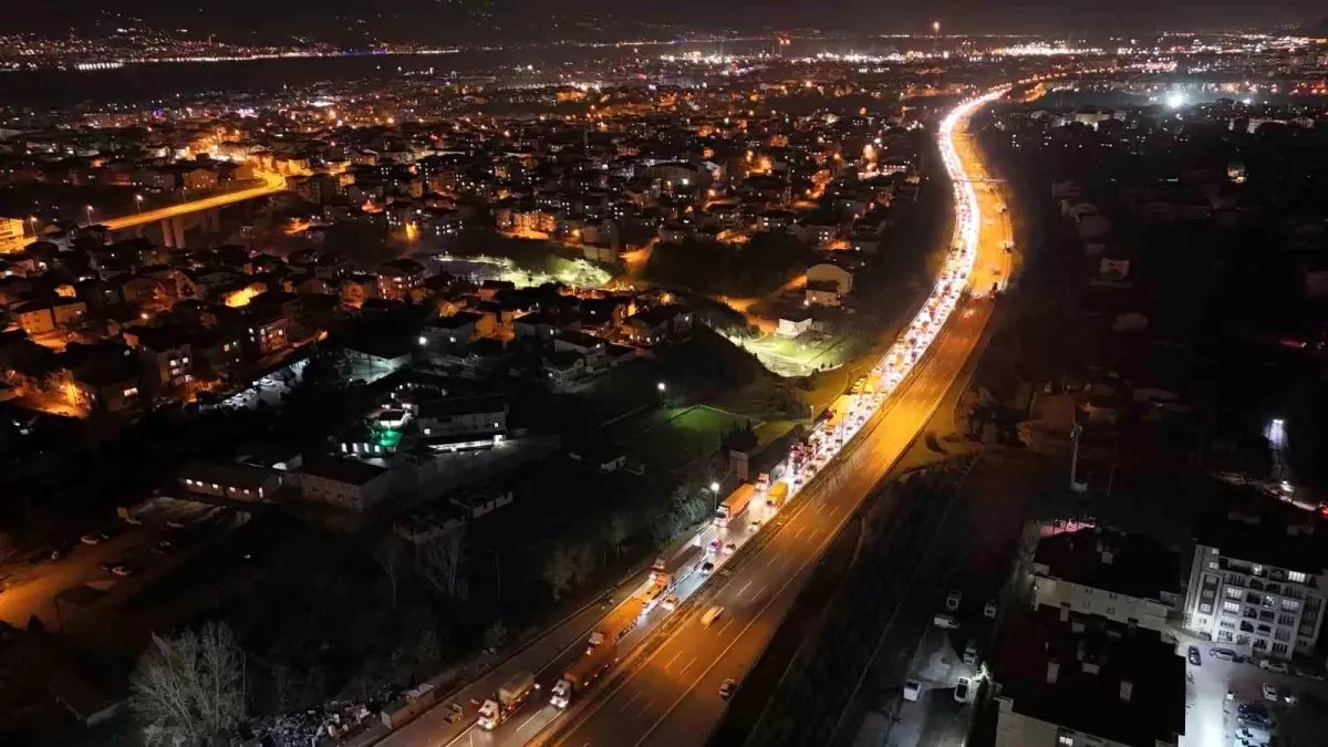 Kocaeli TEM Otoyolu’nda Zincirleme Kaza: 2 Yaralı