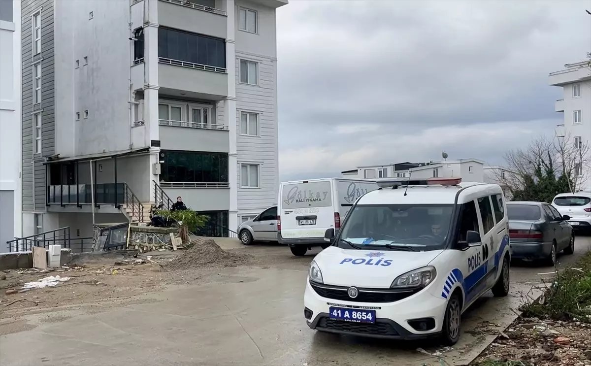  Kocaeli’de Kadın Eşini Bıçakla Yaraladı
