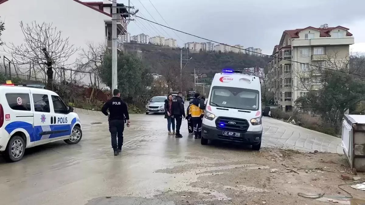  Kocaeli’de Kadın, Tartıştığı Kocasını Bıçakladı